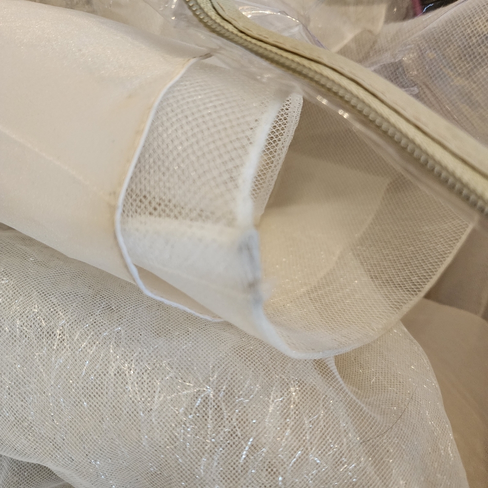 Oleg Cassini Wedding Dress Size 6 - Picture 13 of 13